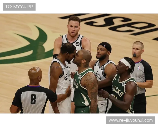 口哨足球裁判员的职责与任务解析 保障比赛公正性与秩序的关键角色 口哨足球裁判员的职责与任务解析 保障比赛公正性与秩序的关键角色