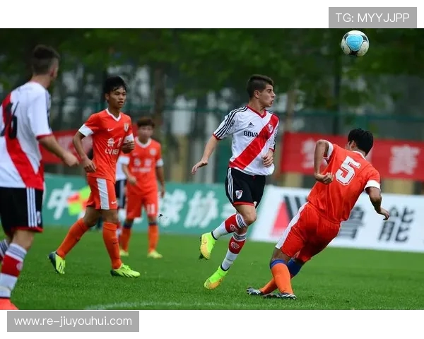 鼓楼足球比赛精彩回放分析 逐秒回顾精彩进球与关键时刻